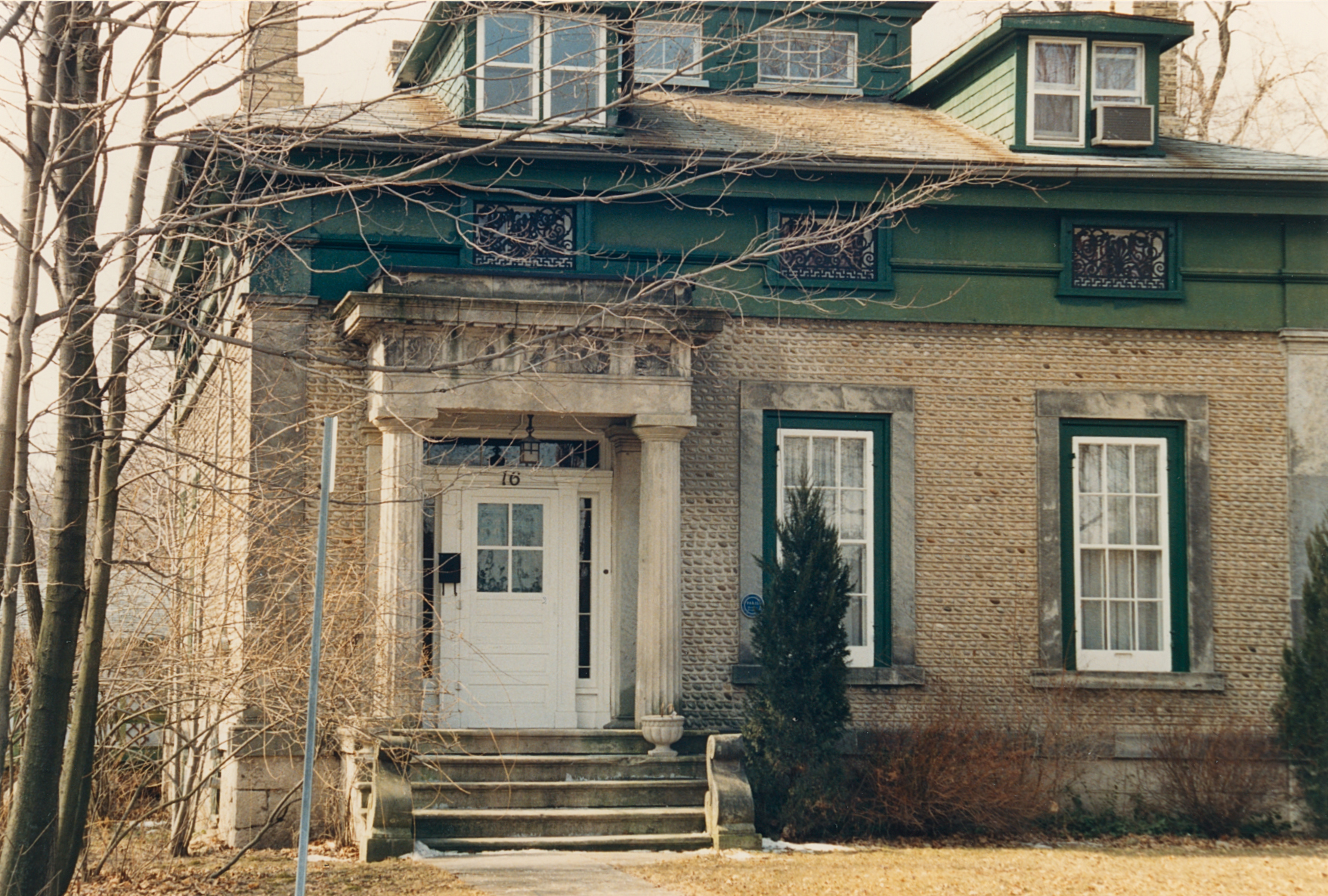 Bra-9 16 Broadway West 4